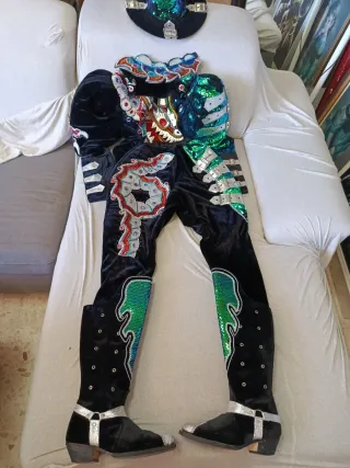 Disfraz completo con sombrero y botas