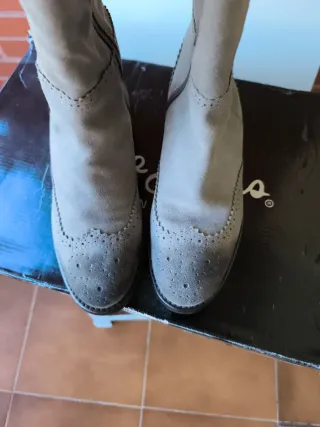 Botas Pepe Jeans planas caña alta de piel.