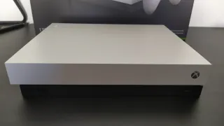 Xbox One X Blanca Nueva 1TB.