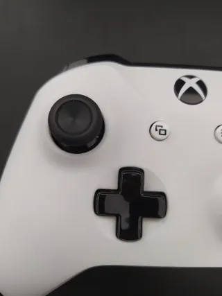 Xbox One X Blanca Nueva 1TB.