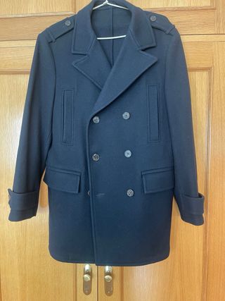 Chaquetón azul marino de lana.