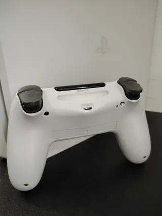 PS4 Slim Blanca 500GB + 1 Año Garantía