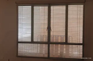 Cortina Veneciana Grande Beige/Blanco