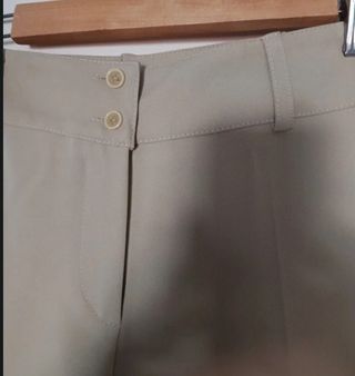 Traje de señora, chaqueta y pantalón marfil