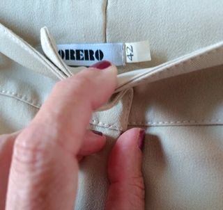 Traje de señora, chaqueta y pantalón marfil