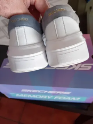 Zapatillas Skechers Memory Foam Blancas