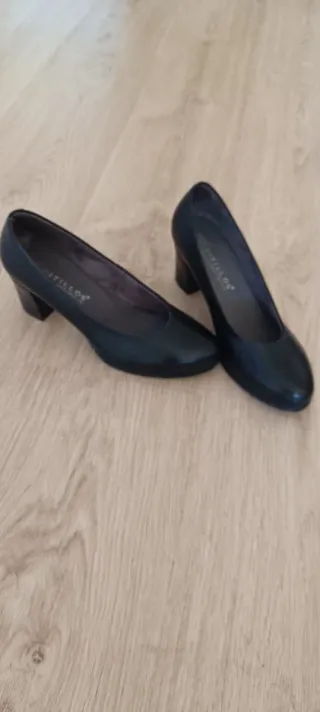 Zapatos de piel negros PITILLOS