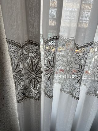 Cortinas transparentes con diseño floral