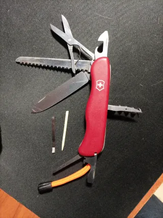 Coltellino svizzero Victorinox Outrider Rosso