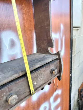 Estante vintage de madera con cajón