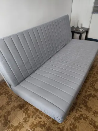 Sofá Cama Gris, mesa comedor, mesita