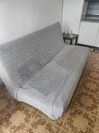 Sofá Cama Gris, mesa comedor, mesita