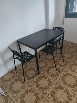 Sofá Cama Gris, mesa comedor, mesita