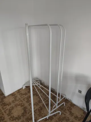 Sofá Cama Gris, mesa comedor, mesita