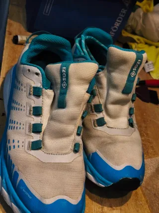 Zapatillas trekking trail senderismo running izas