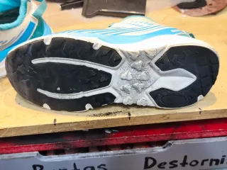 Zapatillas trekking trail senderismo running izas