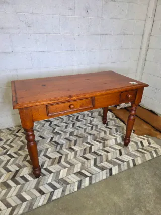 Escritorio torneado pino macizo diseño montaña