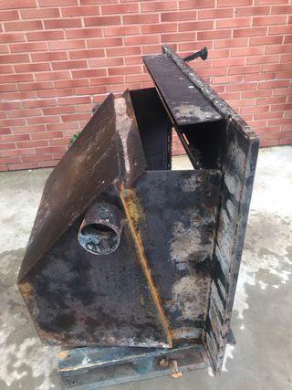 Chimenea de leña metálica negra