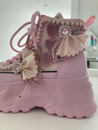 Zapatos rosas con pedrería