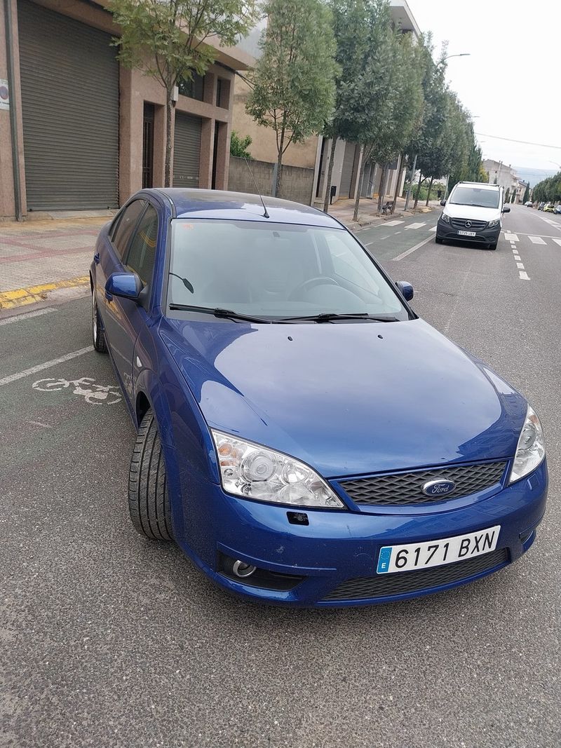 Ford Mondeo 2002 - foto 1