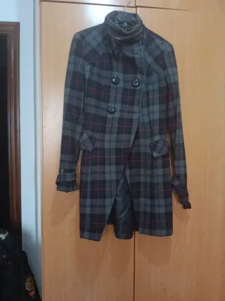 Abrigo cuadros cuello chimenea Zara