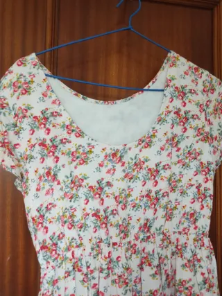 Vestido floral blanco y rojo