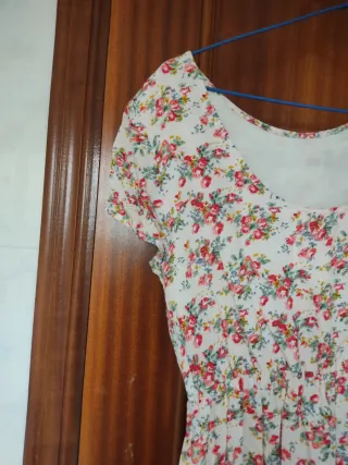 Vestido floral blanco y rojo