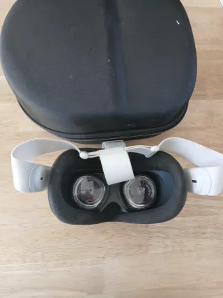 Oculus Quest 2 con estuche
