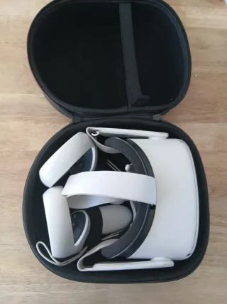 Oculus Quest 2 con estuche