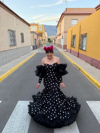Vestido de Flamenca Negro con Lunares Blancos