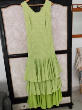 Traje de flamenca verde lunares
