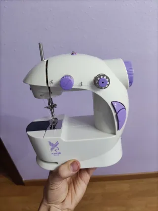 Mini Máquina de Coser Eléctrica
