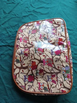 Neceser de viaje con estampado de búhos