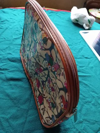 Neceser de viaje con estampado de búhos