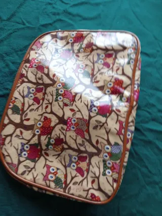 Neceser de viaje con estampado de búhos