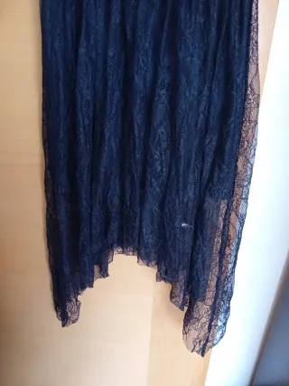 Vestido de encaje negro manga larga