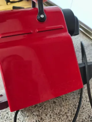 Cafetera Nespresso Roja