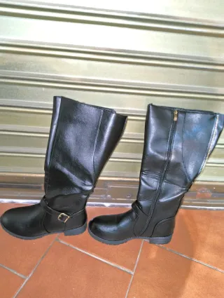 Botas altas negras nuevas