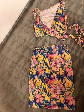 Conjunto top y falda estampado floral M