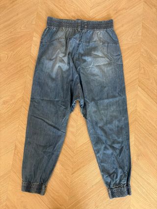 Pantalón vaquero mujer con corchetes