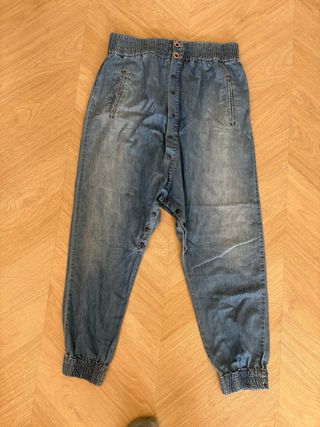 Pantalón vaquero mujer con corchetes