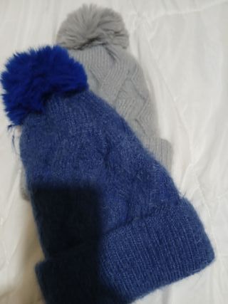 Gorros de lana con pompón
