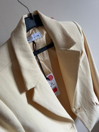 Americana amarilla pastel Talla S