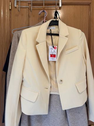 Americana amarilla pastel Talla S