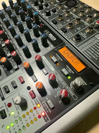 Mezclador Behringer Xenyx QX1204USB