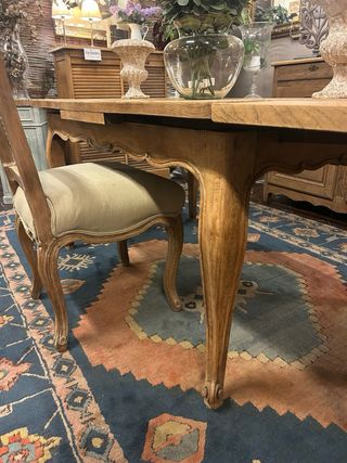 Mesa de comedor antigua