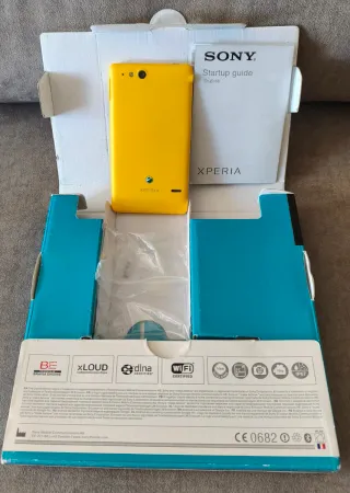 Sony Xperia Go Giallo