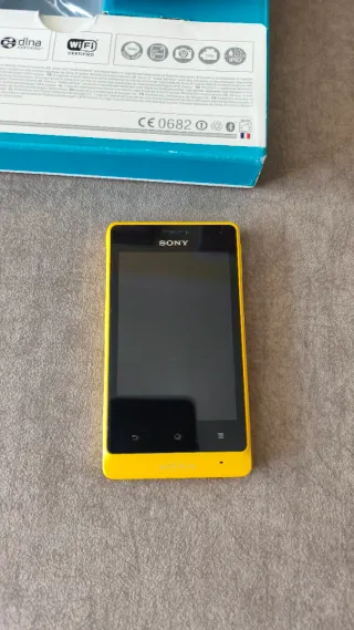 Sony Xperia Go Giallo