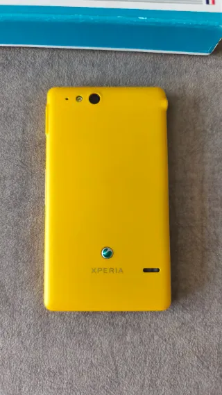 Sony Xperia Go Giallo