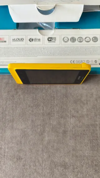 Sony Xperia Go Giallo